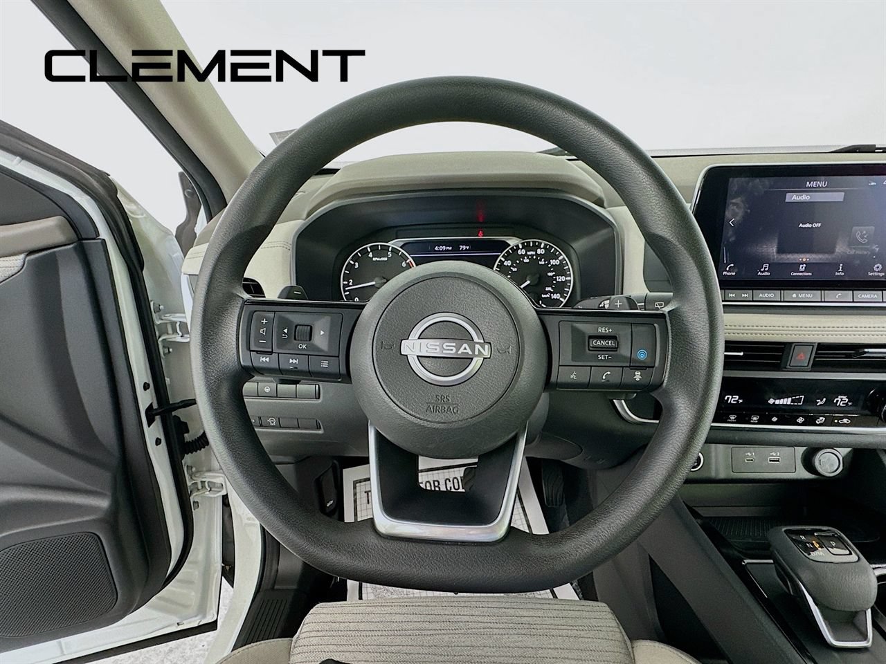Used 2023 Nissan Rogue SV FWD image 15