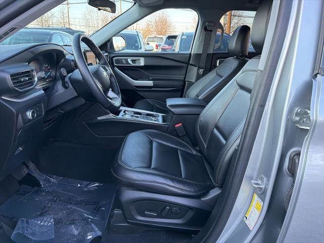 Certified 2022 Ford Explorer XLT w/ Equipment Group 202A image 15