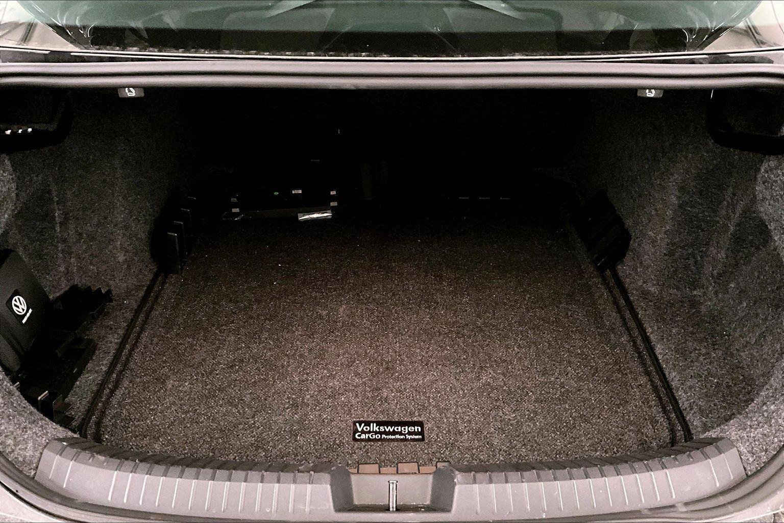 Used 2025 Volkswagen Jetta SEL image 34