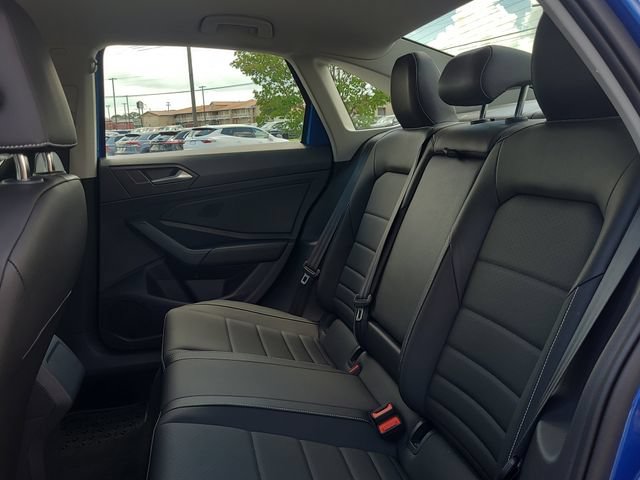 Used 2023 Volkswagen Jetta SE FWD image 13