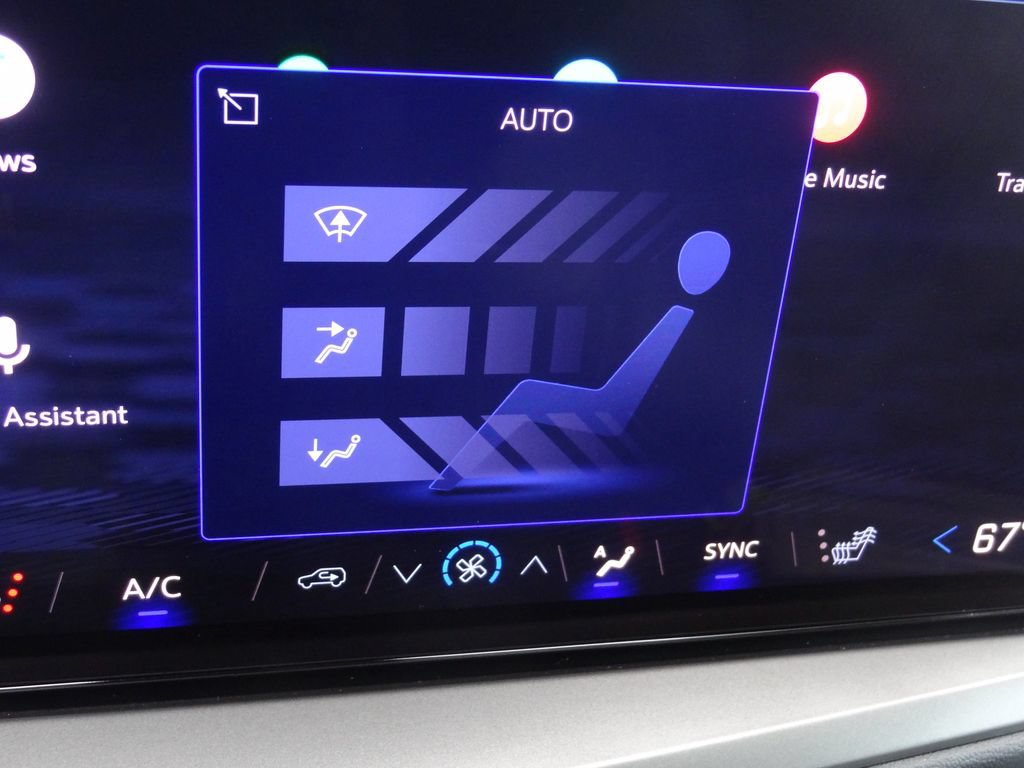 Used 2025 Chevrolet Traverse LT w/ Midnight/Sport Edition AWD/4WD image 28