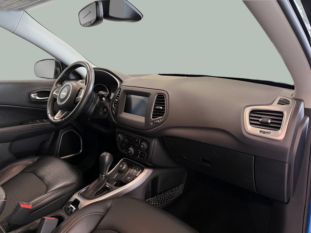 Used 2018 Jeep Compass Latitude w/ Popular Equipment Group AWD/4WD image 30