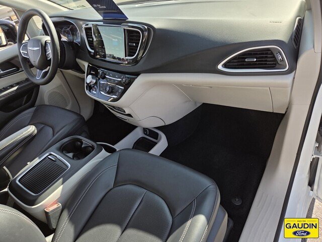 Used 2024 Chrysler Pacifica Touring-L FWD image 18