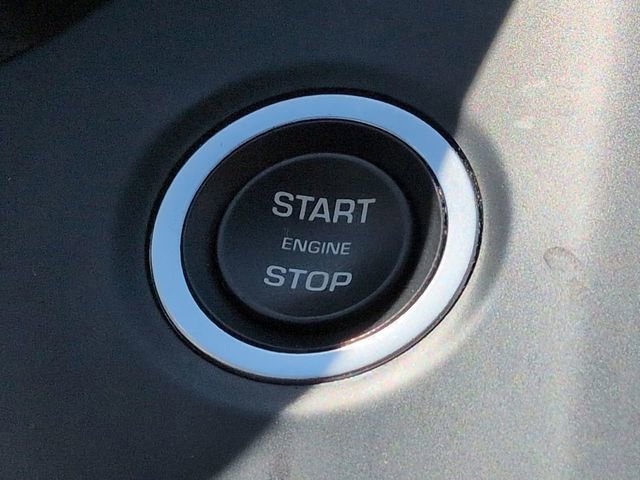 Used 2019 Jaguar E-PACE SE image 37