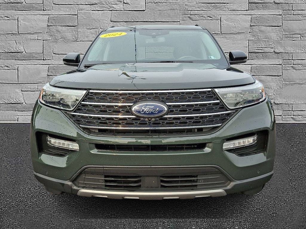 Certified 2024 Ford Explorer XLT w/ Equipment Group 202A AWD/4WD image 3
