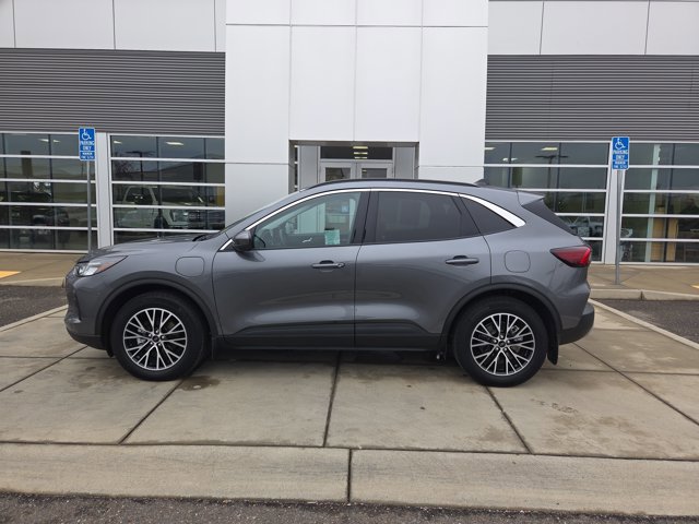 Certified 2023 Ford Escape SE image 2