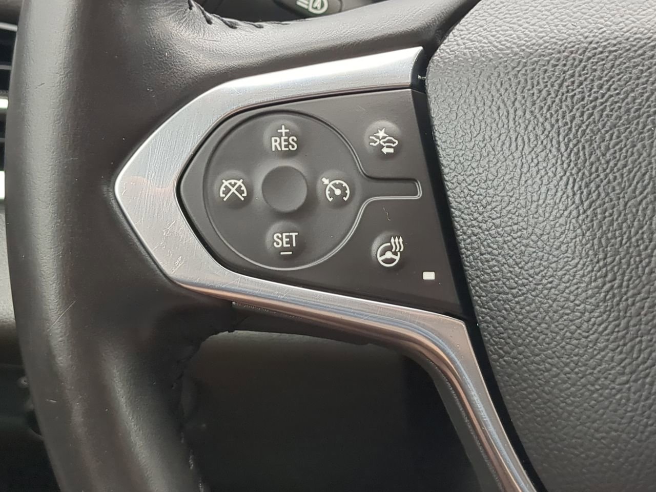 Used 2020 Chevrolet Traverse RS FWD image 23
