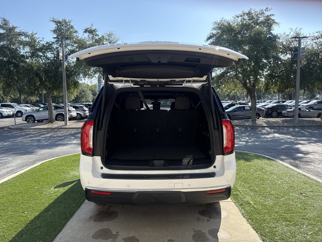 Used 2022 GMC Yukon XL SLT w/ SLT Premium Package AWD/4WD image 7