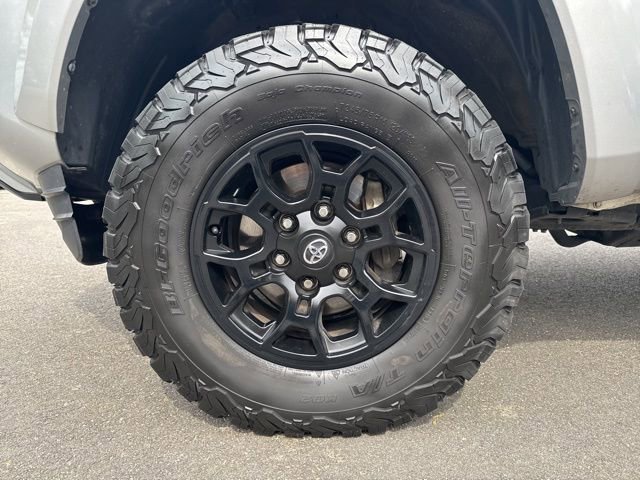 Used 2021 Toyota Tacoma SR5 w/ Technology Package AWD/4WD image 10