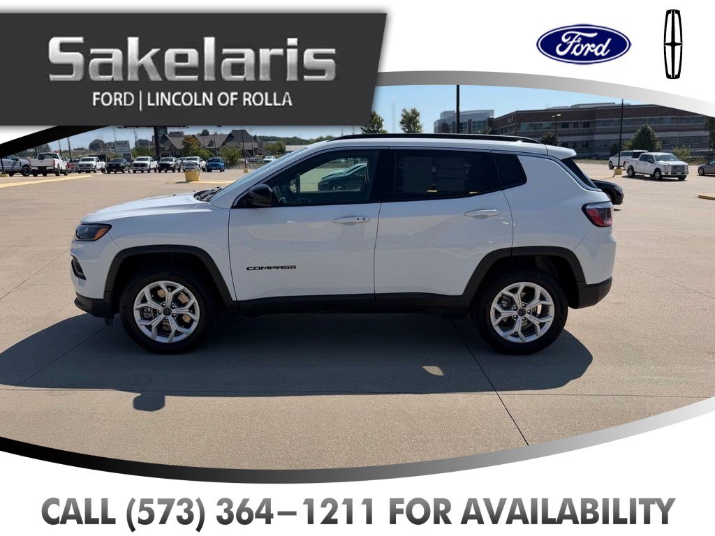 Used 2025 Jeep Compass Latitude AWD/4WD image 8