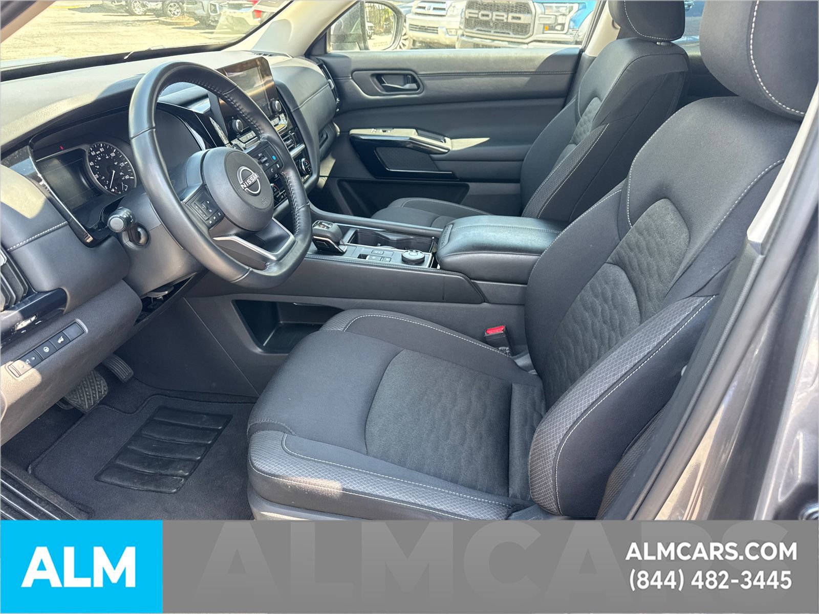 Used 2025 Nissan Pathfinder SV image 10