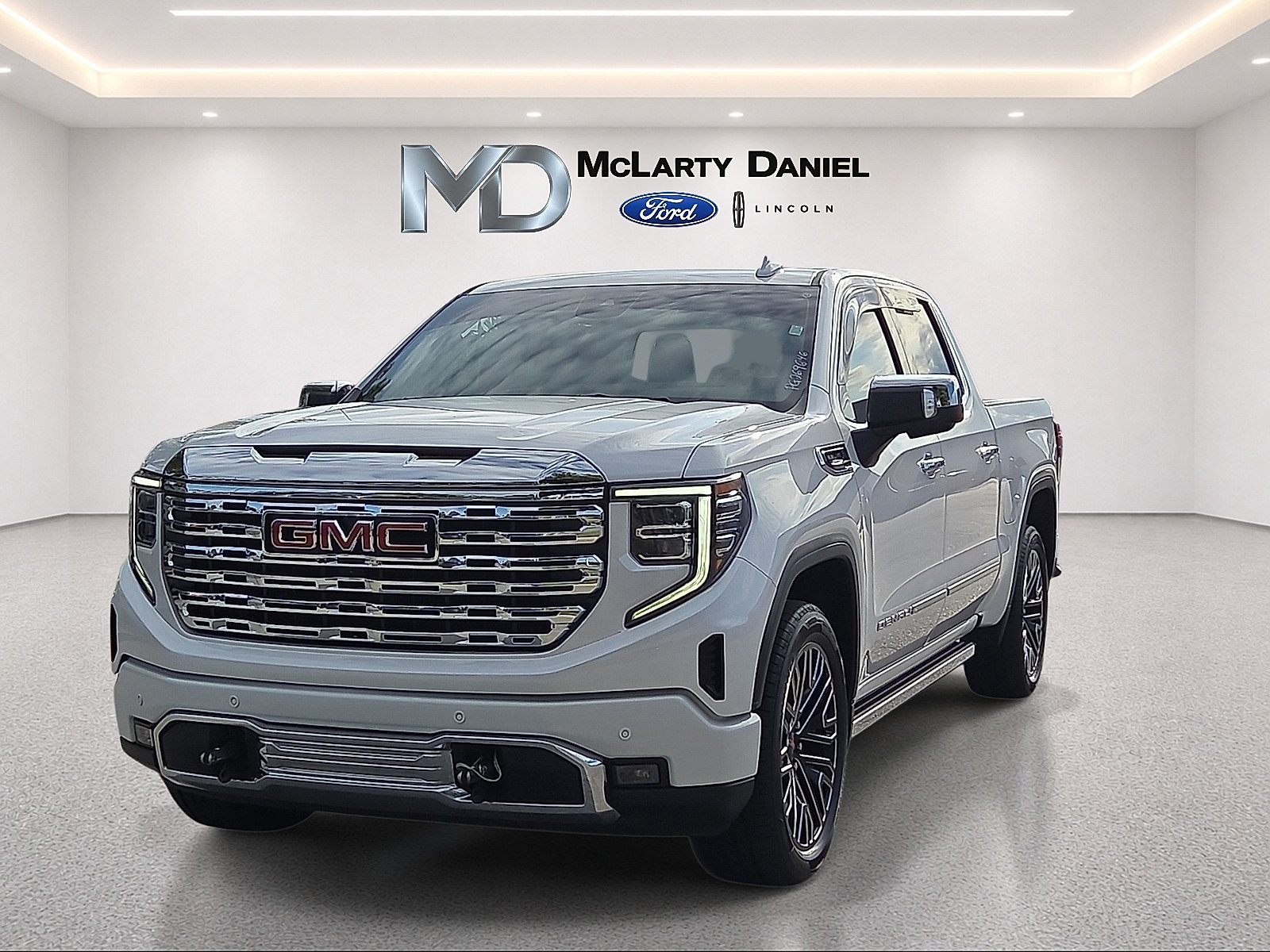Used 2024 GMC Sierra 1500 Denali w/ Denali Reserve Package AWD/4WD image 2