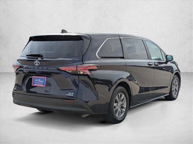 Used 2022 Toyota Sienna XLE AWD/4WD image 3