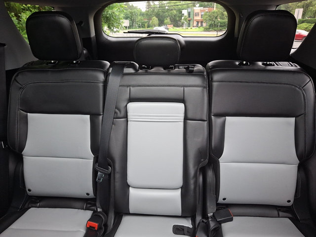 Certified 2022 Ford Explorer XLT w/ Equipment Group 202A AWD/4WD image 17