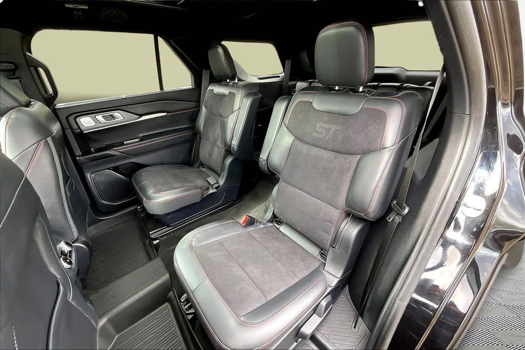 Certified 2025 Ford Explorer ST image 26