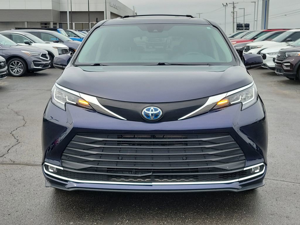 Used 2022 Toyota Sienna XLE image 8