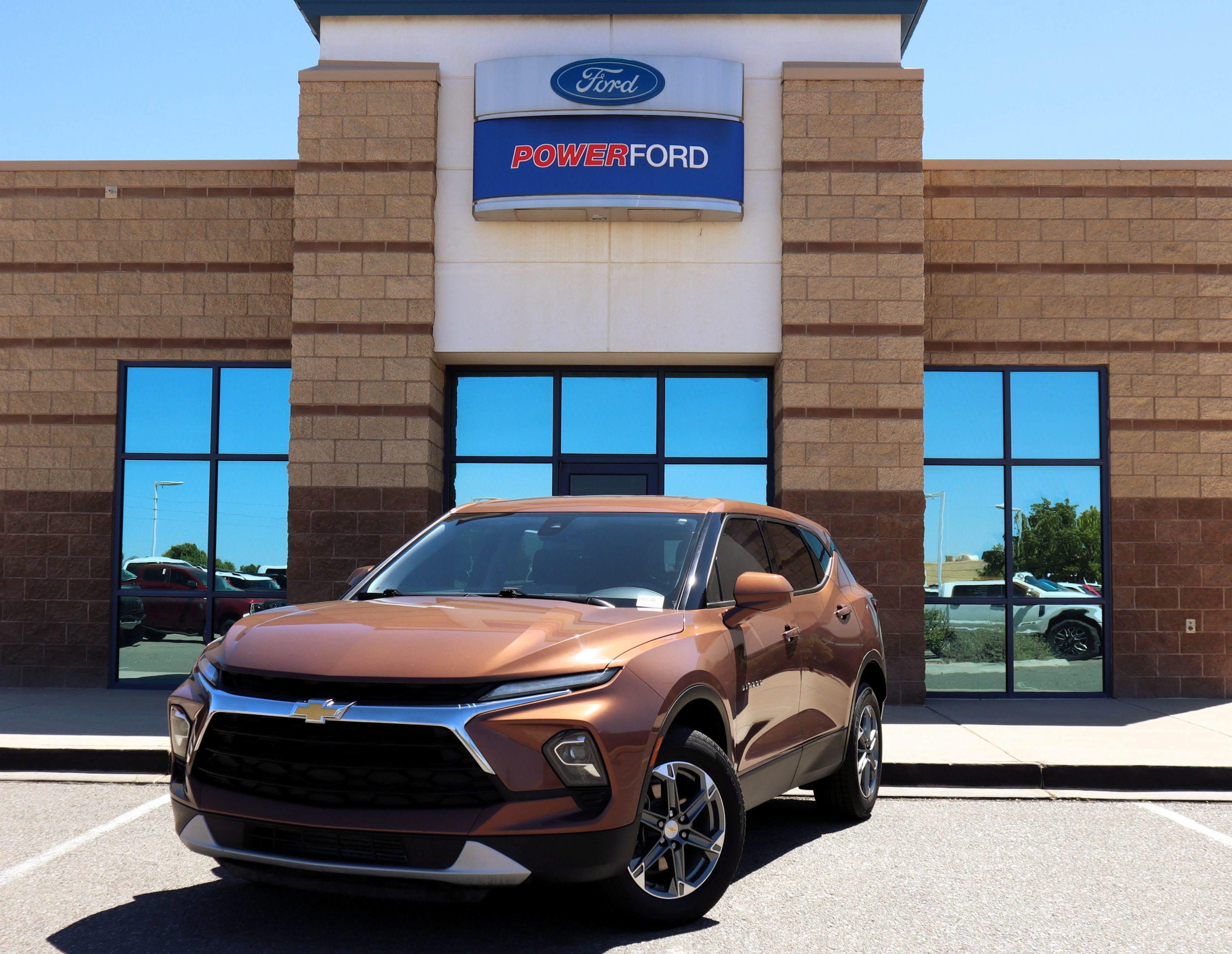 Used 2023 Chevrolet Blazer LT FWD image 2
