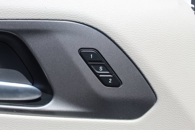 Used 2024 Chrysler Pacifica Touring-L FWD image 23