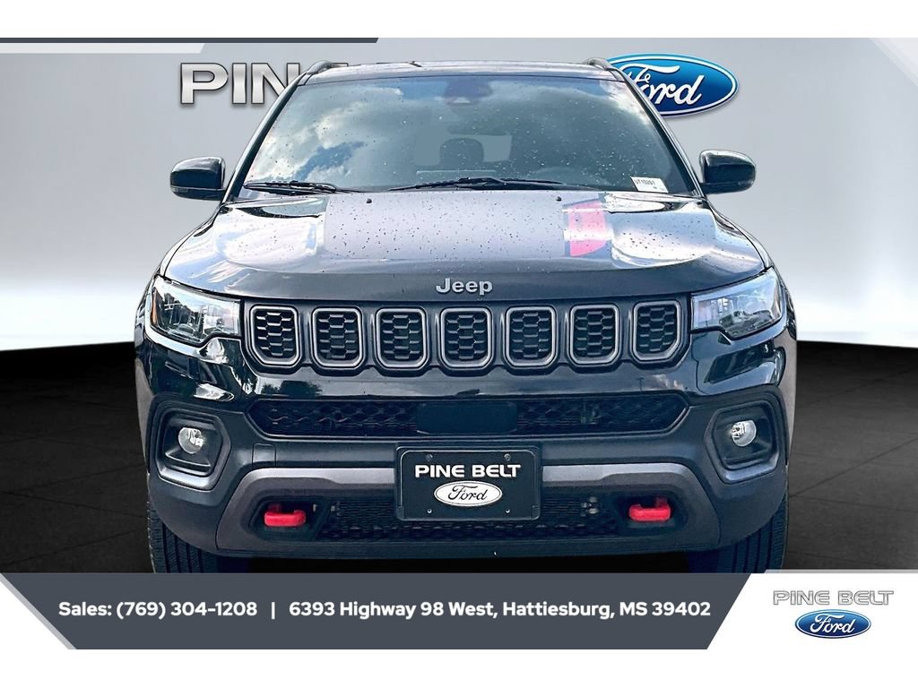 Used 2024 Jeep Compass Trailhawk AWD/4WD image 3