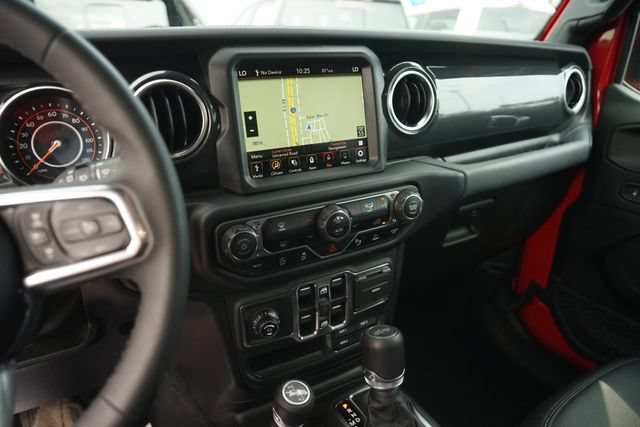 Used 2023 Jeep Wrangler Unlimited Sahara AWD/4WD image 26