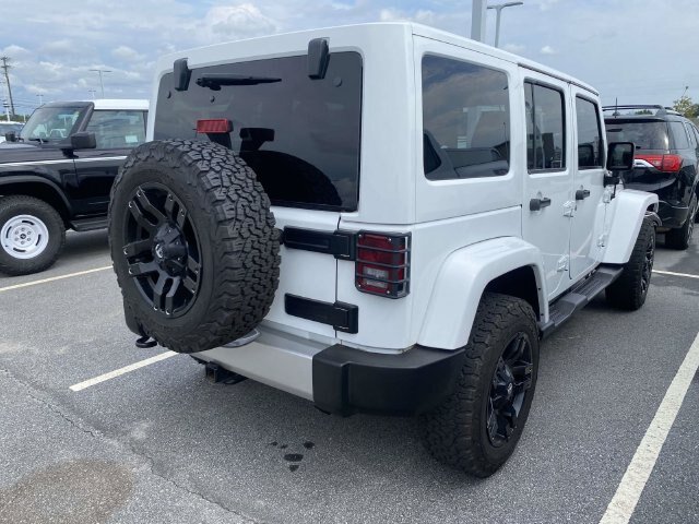 Used 2017 Jeep Wrangler Unlimited Sahara w/ Max Tow Package AWD/4WD image 7