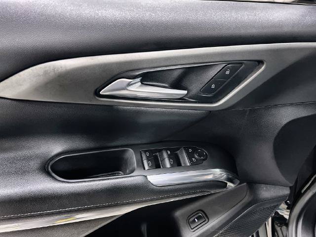 Used 2025 Chevrolet Traverse LT FWD image 14