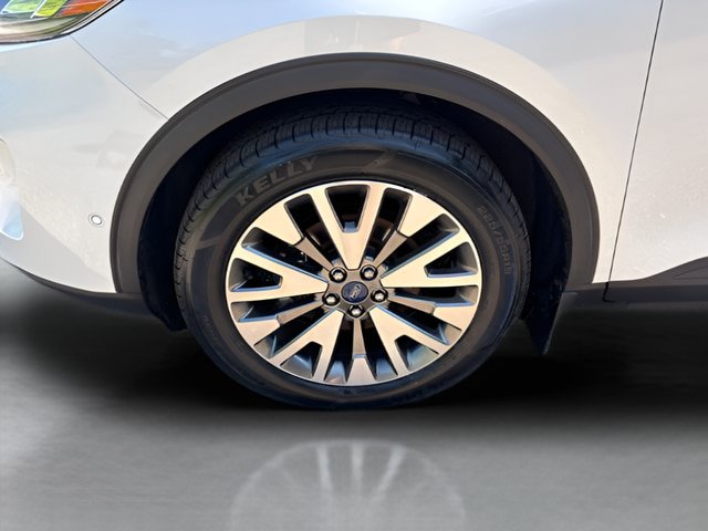 Certified 2020 Ford Escape Titanium w/ Titanium Premium Package 2.0 AWD/4WD image 24