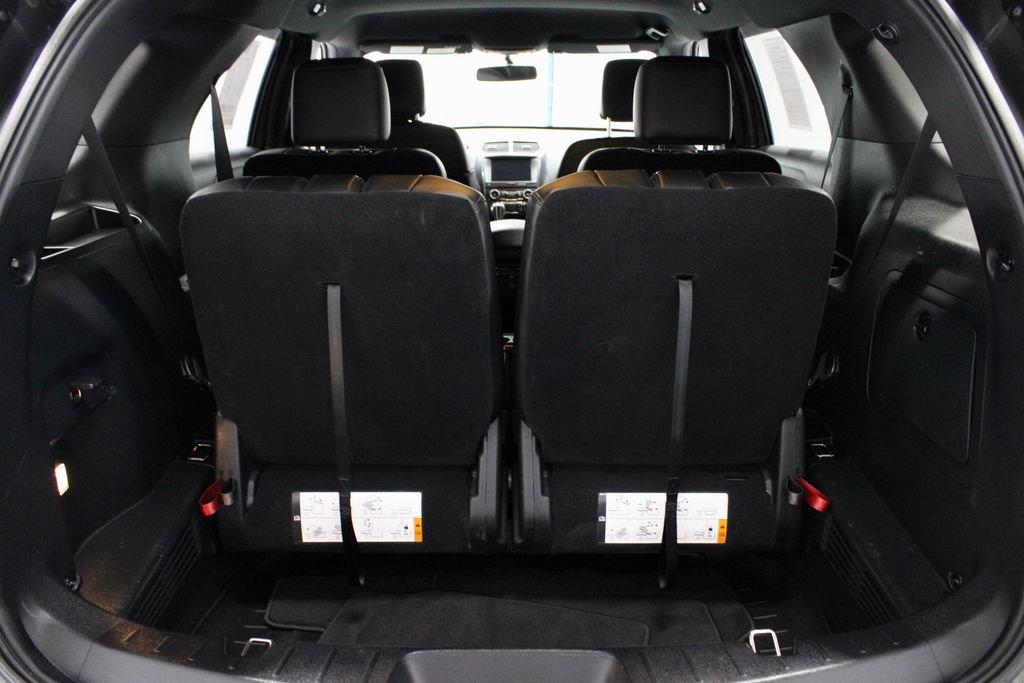Certified 2018 Ford Explorer XLT w/ Equipment Group 202A AWD/4WD image 14