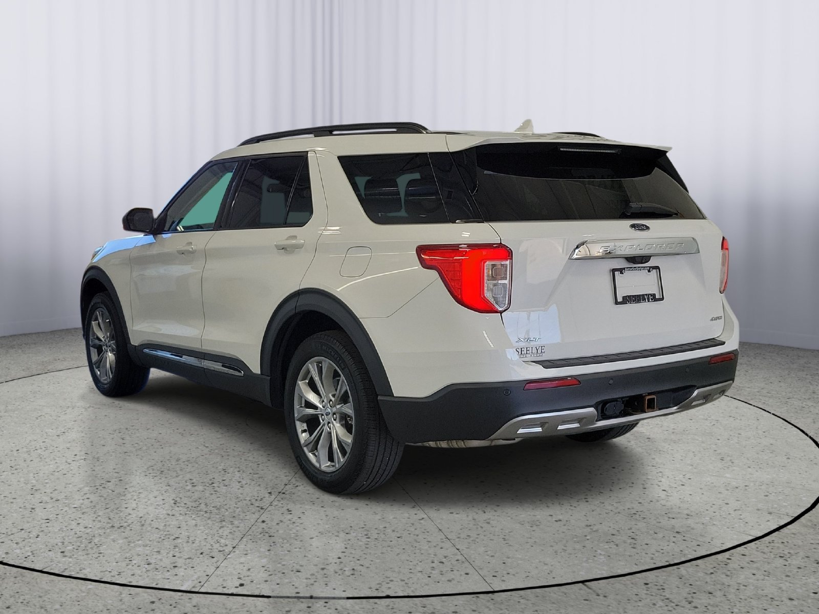 Certified 2022 Ford Explorer XLT w/ Equipment Group 202A AWD/4WD image 3