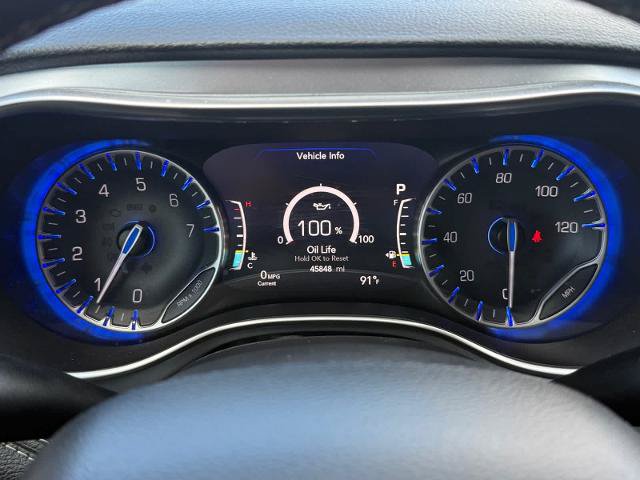 Used 2025 Chrysler Pacifica Limited FWD image 16