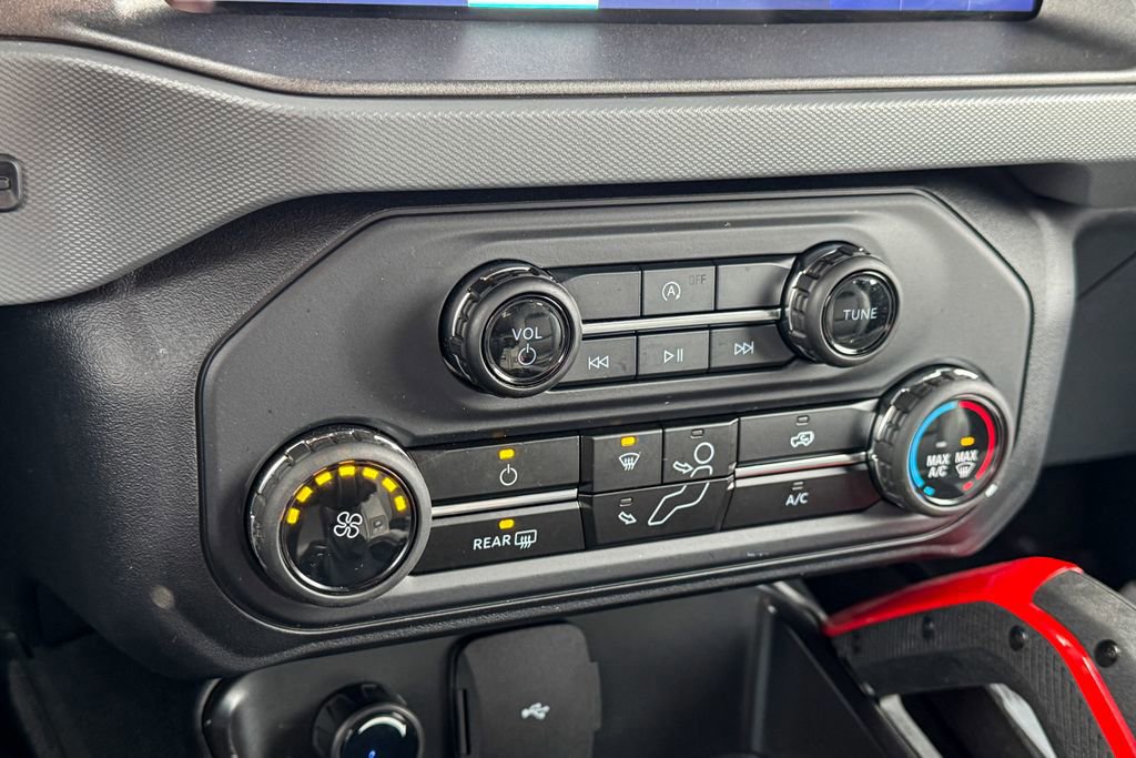 Certified 2024 Ford Bronco Black Diamond w/ Sasquatch Package image 40