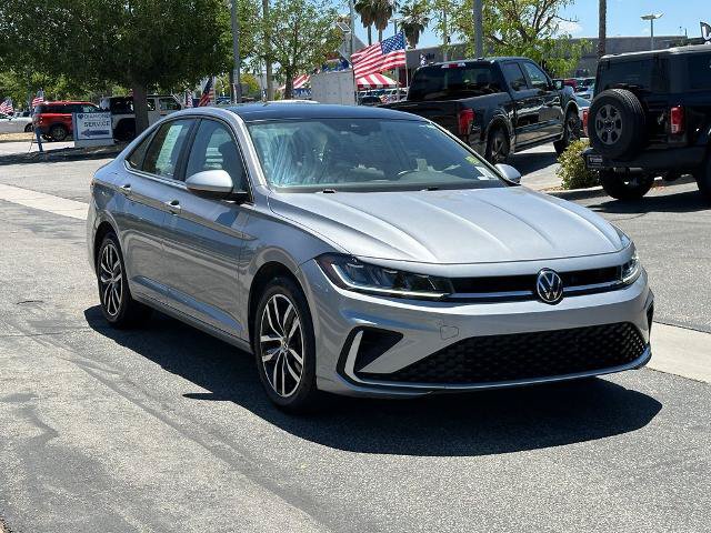 Used 2025 Volkswagen Jetta SE w/ Sunroof Package FWD image 10
