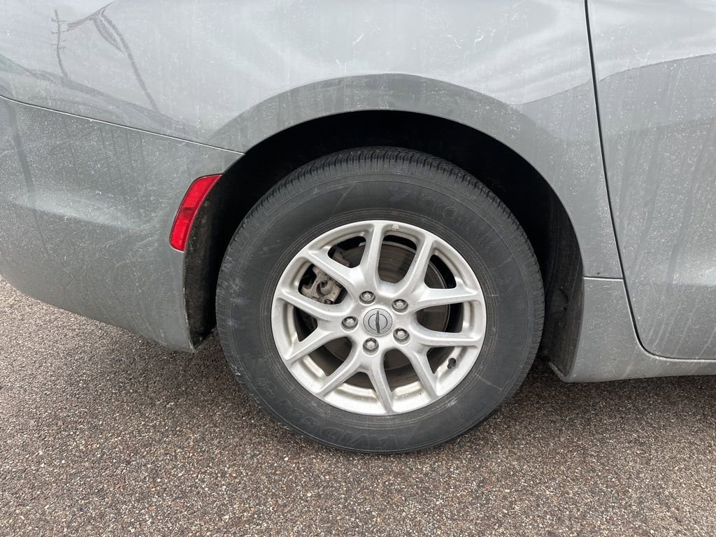 Used 2023 Chrysler Pacifica Touring-L image 8