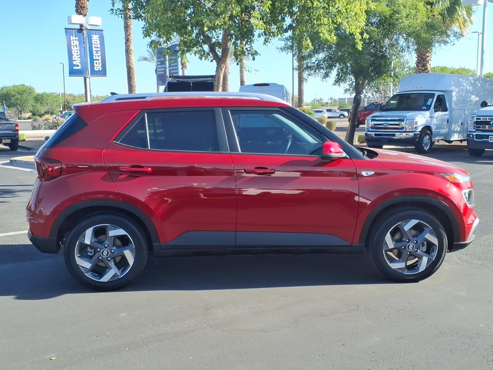 Used 2022 Hyundai Venue Limited FWD image 3