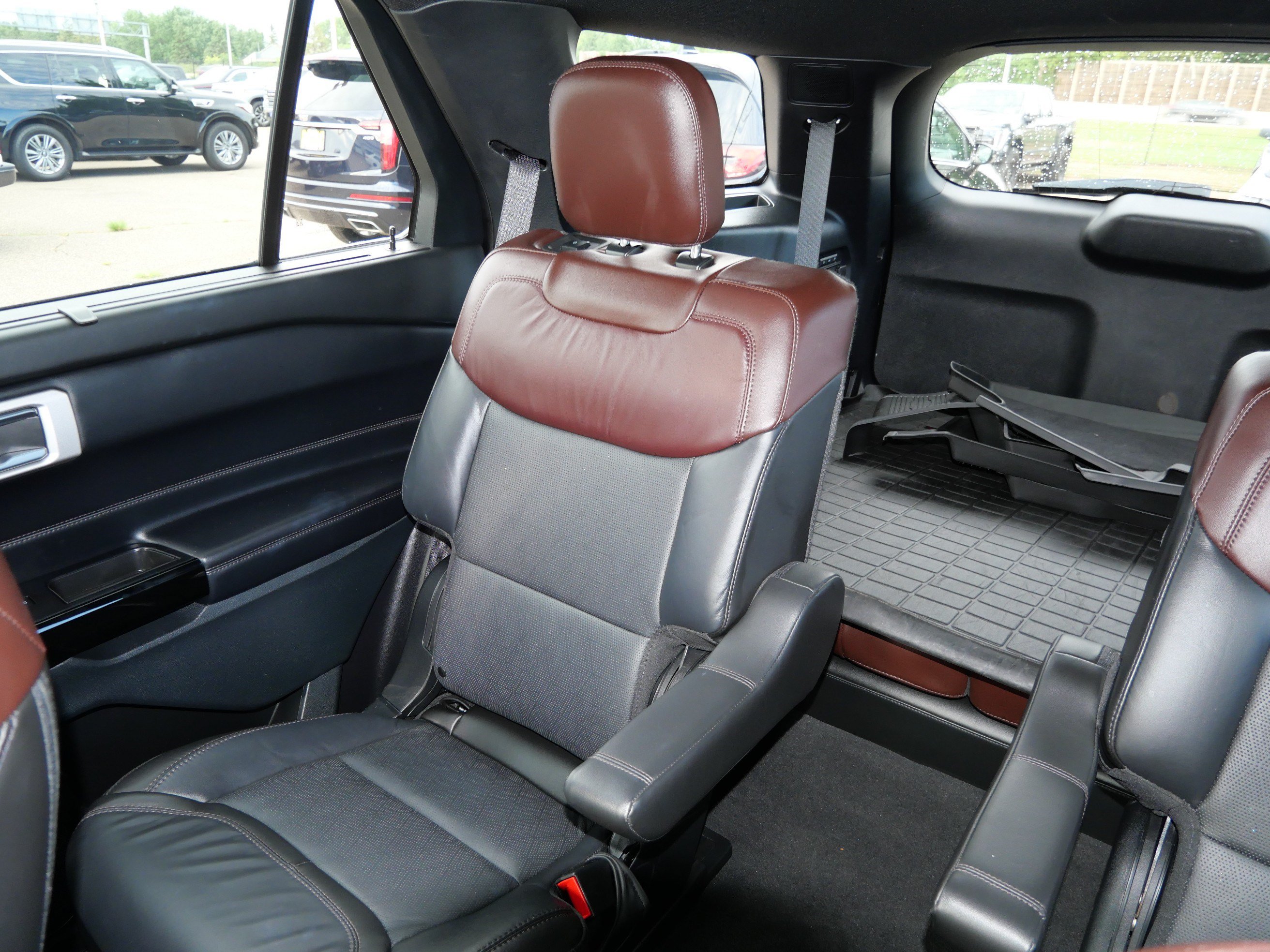 Certified 2022 Ford Explorer Platinum w/ Equipment Group 601A AWD/4WD image 12