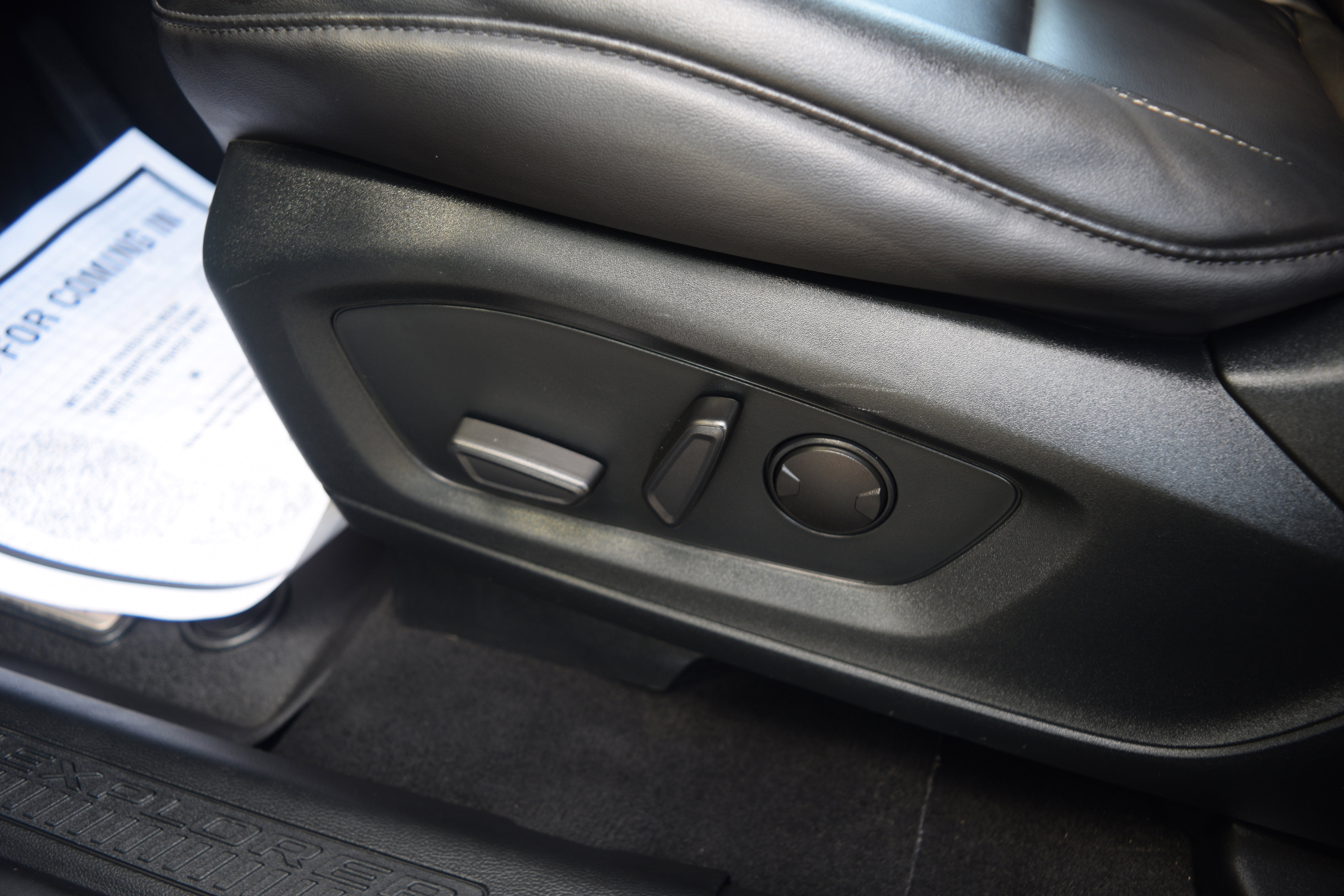 Certified 2022 Ford Explorer XLT w/ Equipment Group 202A image 18