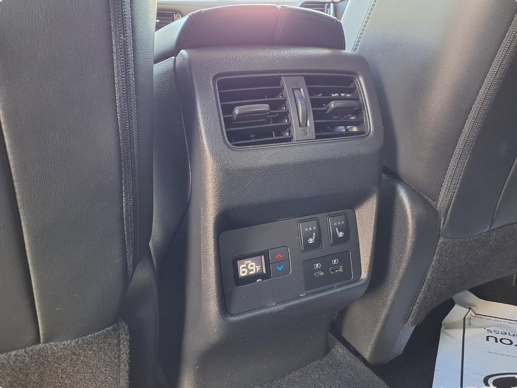 Used 2022 Nissan Rogue Platinum w/ Head-Up Display Package FWD image 26