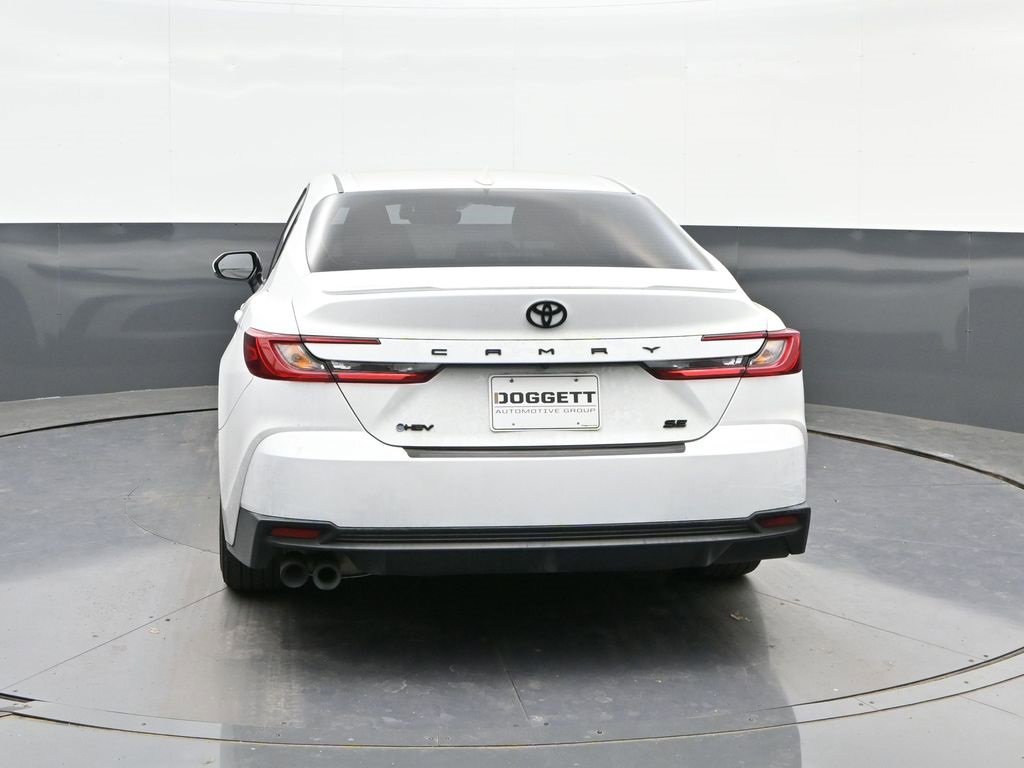 Used 2025 Toyota Camry SE image 8