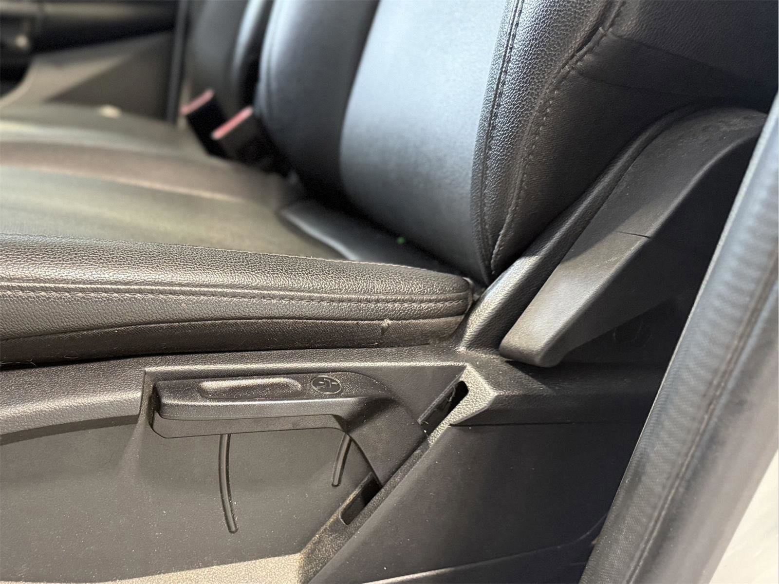 Certified 2020 Ford Transit Connect XL image 17