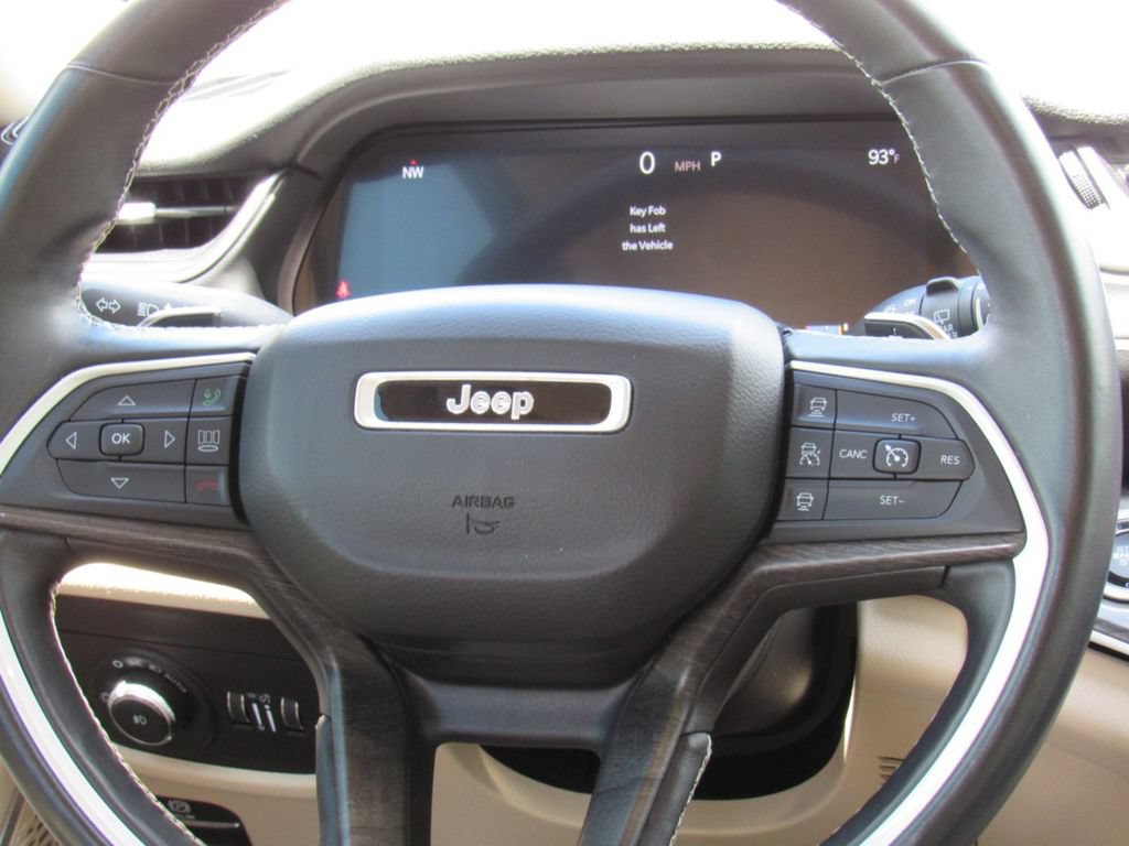 Used 2021 Jeep Grand Cherokee L Limited w/ Luxury Tech Group II AWD/4WD image 23