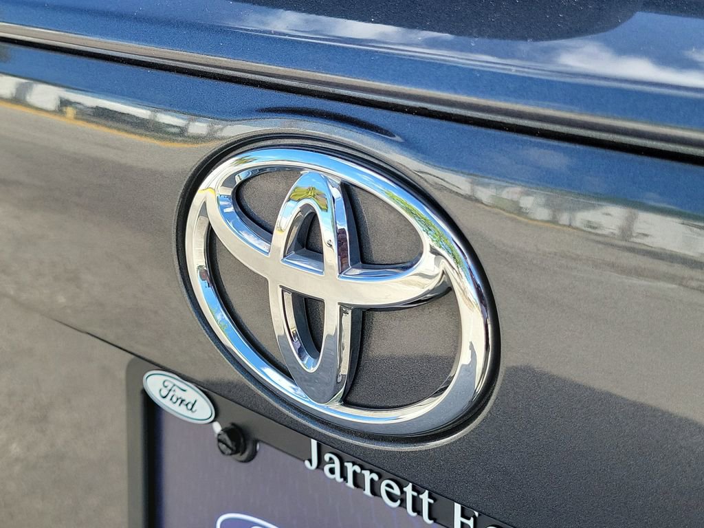 Used 2023 Toyota RAV4 XLE w/ Convenience Package image 9