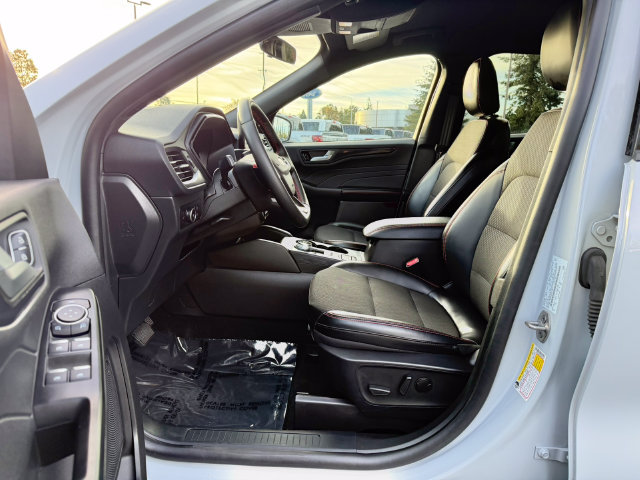 Certified 2025 Ford Escape ST-Line Select AWD/4WD image 16