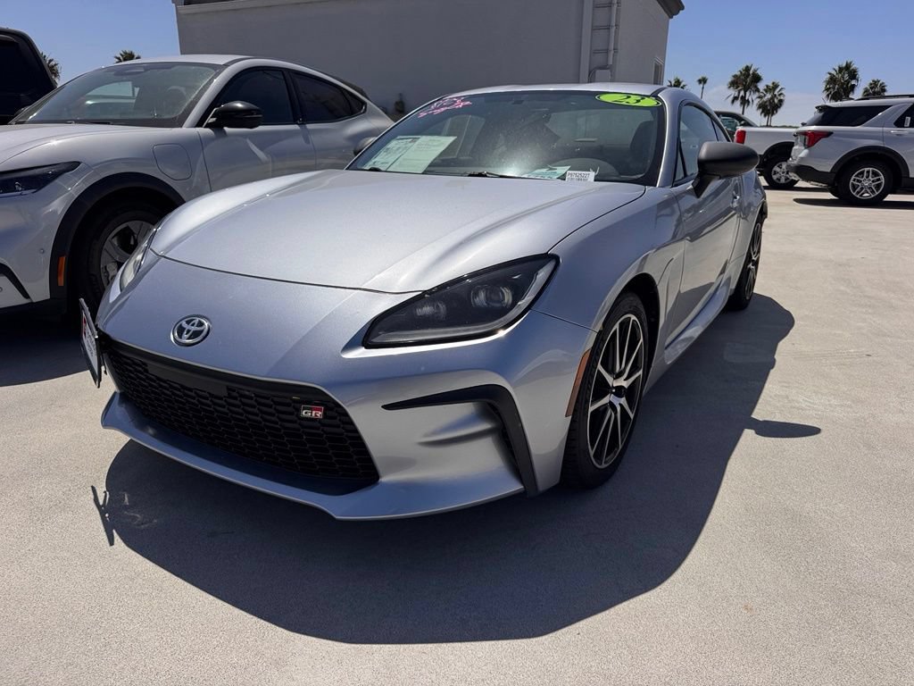 Used 2023 Toyota GR86 RWD image 3