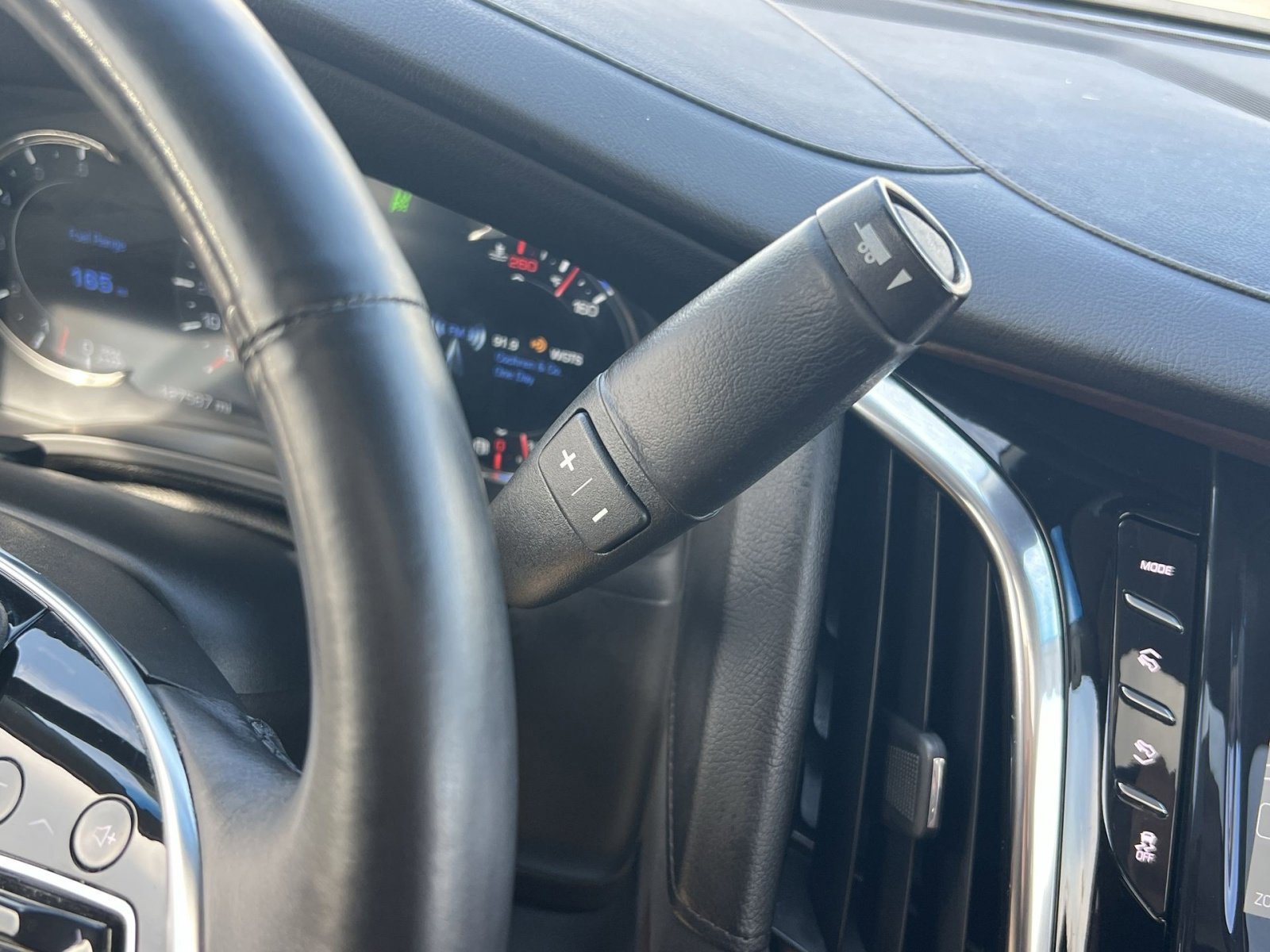 Used 2017 Cadillac Escalade Premium Luxury image 22