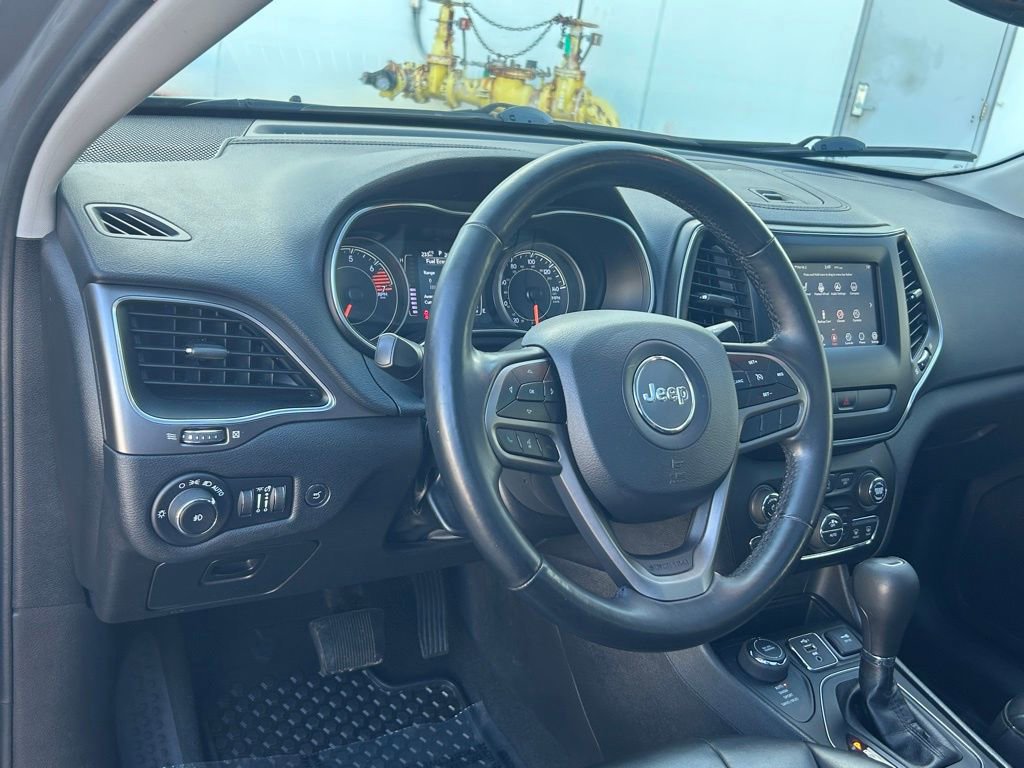 Used 2020 Jeep Cherokee Latitude Plus w/ Comfort/Convenience Group image 35
