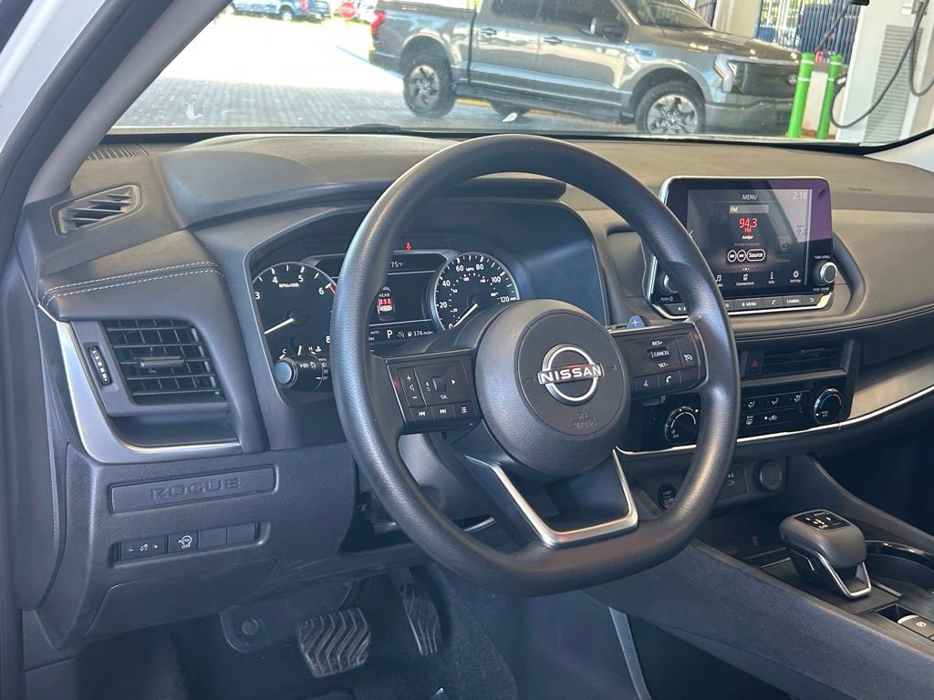 Used 2024 Nissan Rogue S AWD/4WD image 33