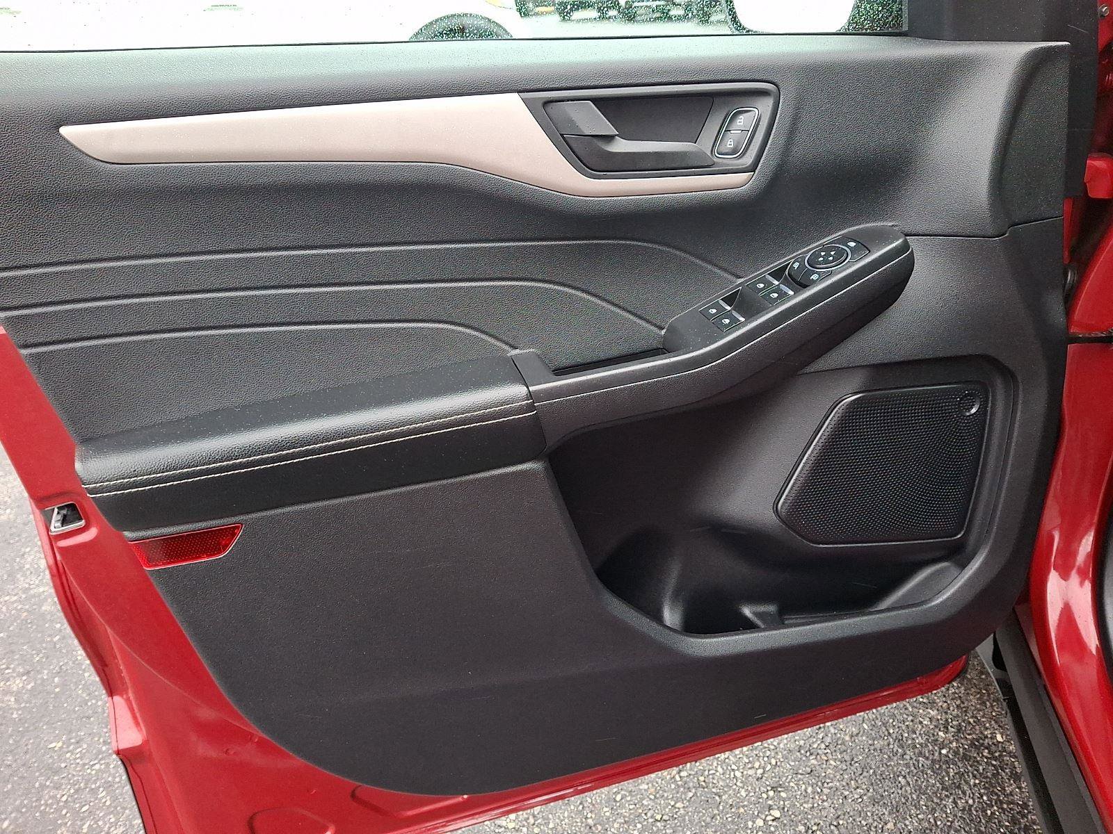 Certified 2022 Ford Escape SE w/ SE Sport Appearance Package image 13