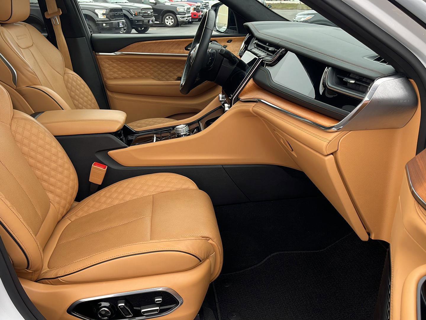 Used 2024 Jeep Grand Cherokee Summit image 14