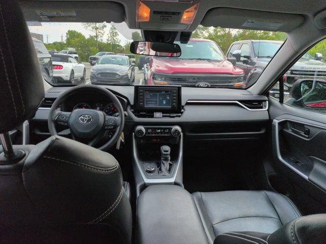 Used 2019 Toyota RAV4 LE w/ Carpet Mat Package AWD/4WD image 23