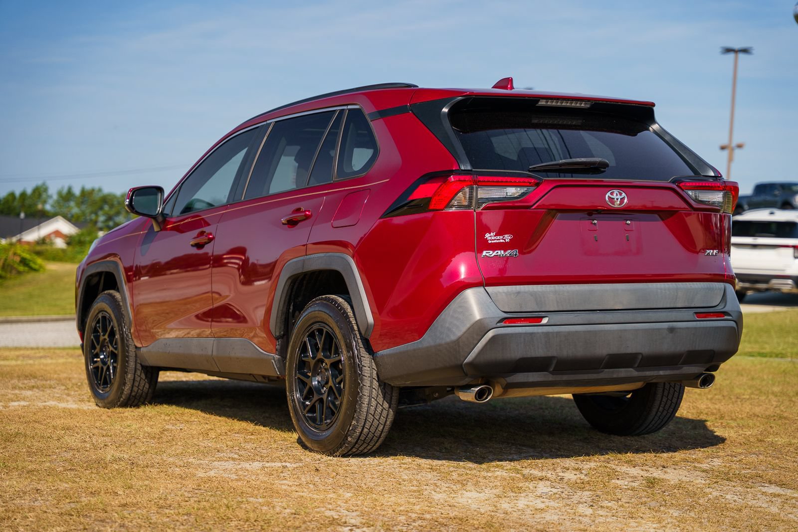 Used 2019 Toyota RAV4 XLE w/ Convenience Package FWD image 5